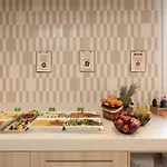Hotel Hampton By Hilton Martiricos 3*